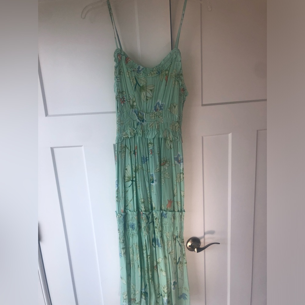 Maxi floral summer dress! New with tags. SIZE: M